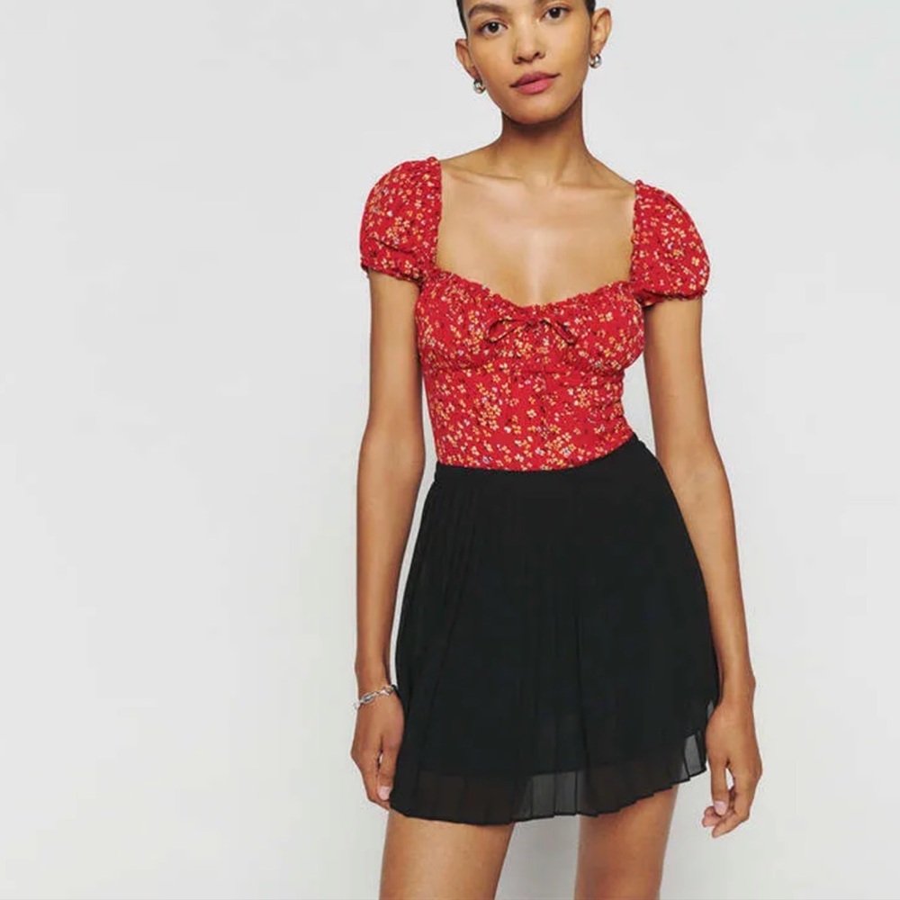 Reformation Micaela Top – Size 6 – Red Baila Print – New with tag